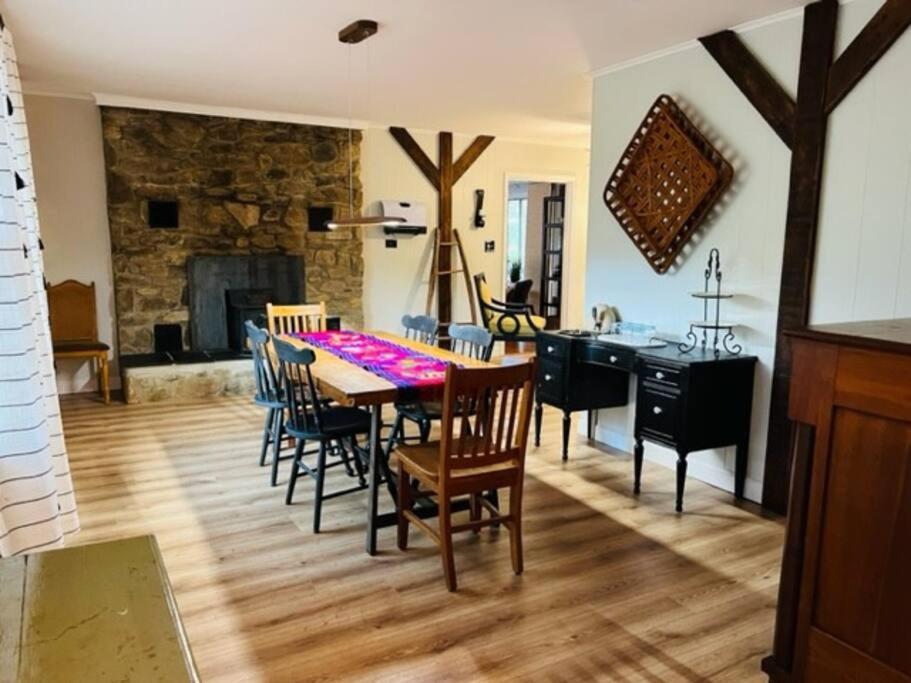 Mountain Lake Retreat - Hot Tub, Lake, Fire Pit, Wineries, Restaurant Harpers Ferry Extérieur photo