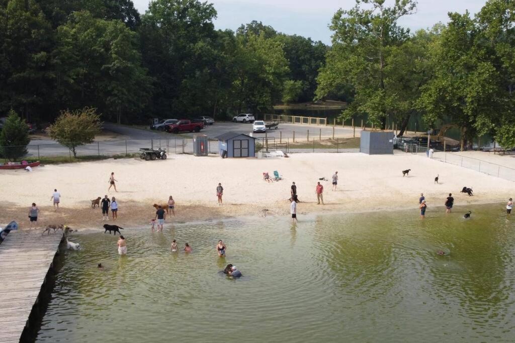 Mountain Lake Retreat - Hot Tub, Lake, Fire Pit, Wineries, Restaurant Harpers Ferry Extérieur photo