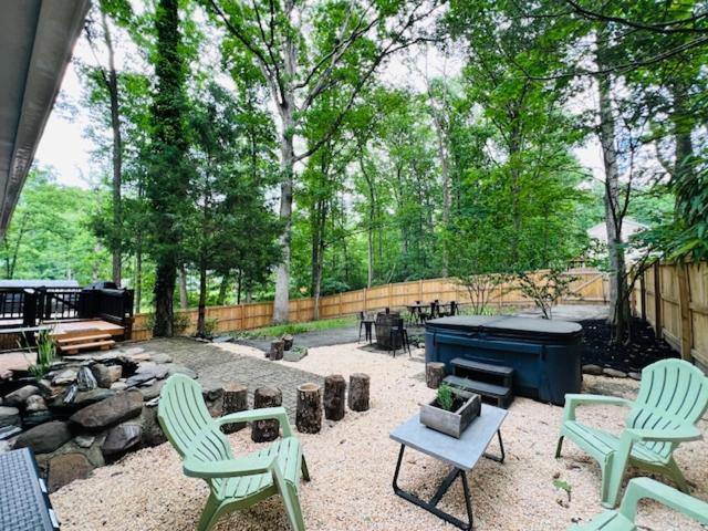 Mountain Lake Retreat - Hot Tub, Lake, Fire Pit, Wineries, Restaurant Harpers Ferry Extérieur photo