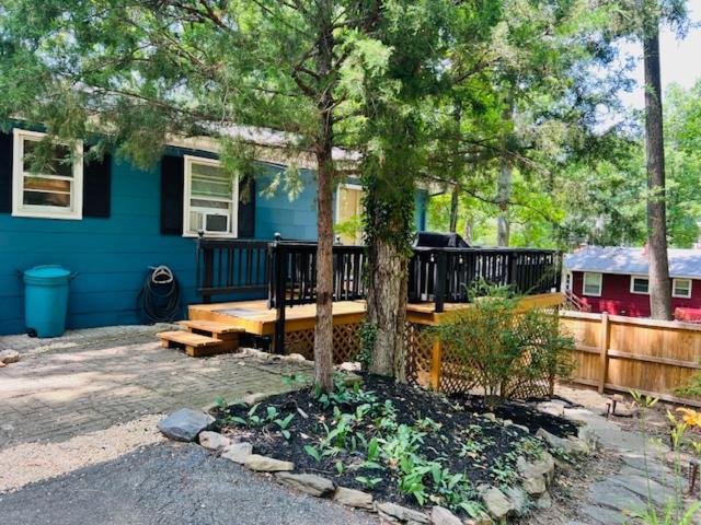 Mountain Lake Retreat - Hot Tub, Lake, Fire Pit, Wineries, Restaurant Harpers Ferry Extérieur photo