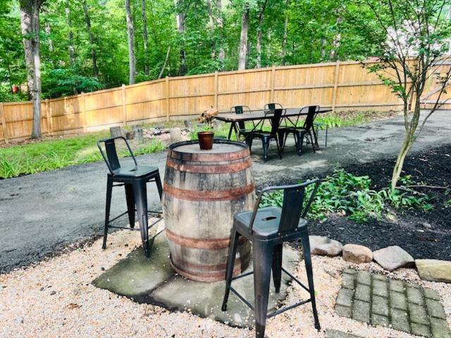 Mountain Lake Retreat - Hot Tub, Lake, Fire Pit, Wineries, Restaurant Harpers Ferry Extérieur photo